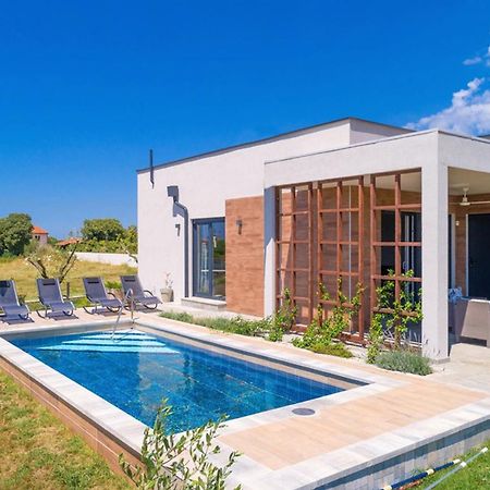 Villa Lily Galižana 외부 사진